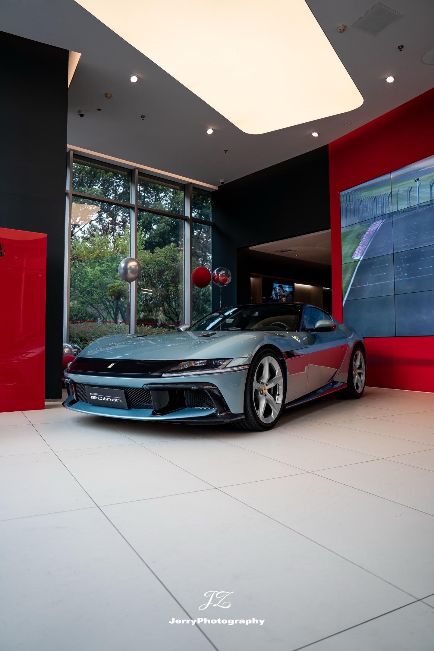 Ferrari 12C.一台Celest Trevi车漆的12 Cil...