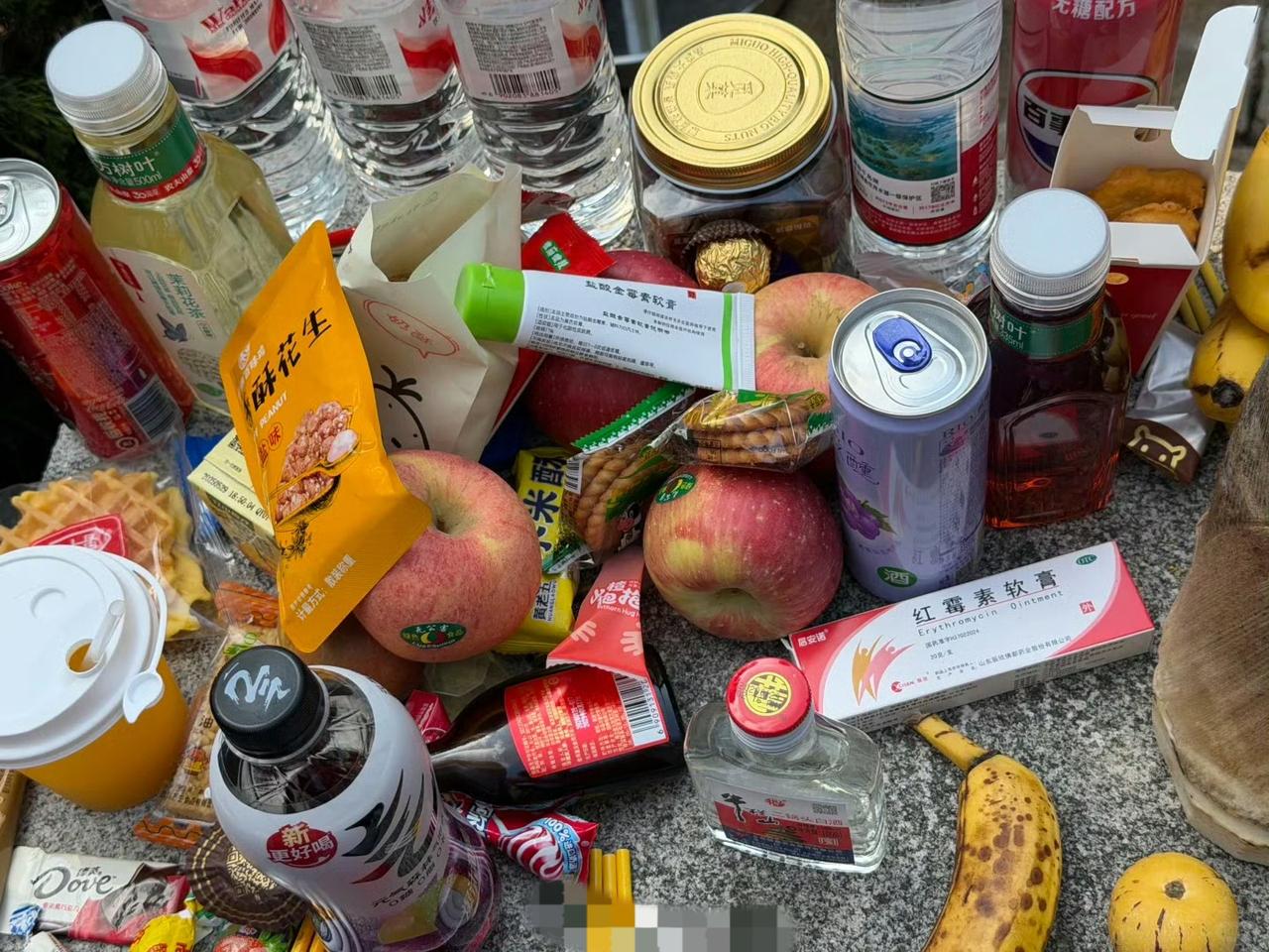 徐达墓一年只开放三次，有人专程献上红霉素金霉素软膏…霍去病墓前放零食，曹操墓前放