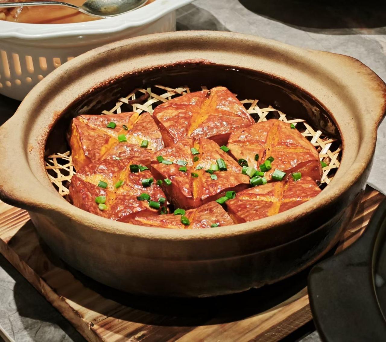今晚从杭州到上海，就是为了和几位好友吃个饭。当天返杭。沪杭确有同城感。