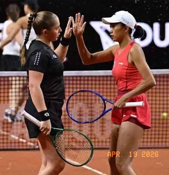 张帅/奥胖组合WTA500斯图加特站女双决赛赛况快报：
 头号种子张帅/奥斯塔彭