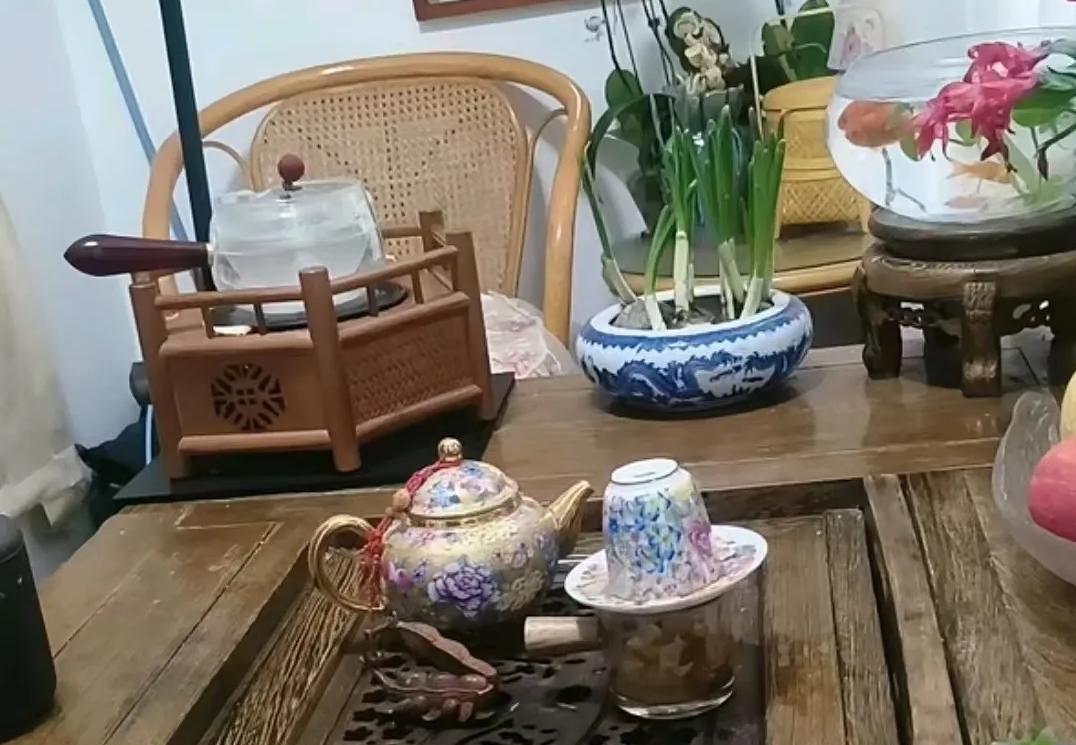 花甲老人直面恶意绝不退让，初心远比流量更有分量…
 
柴桑大姐近期接连遭遇无端干