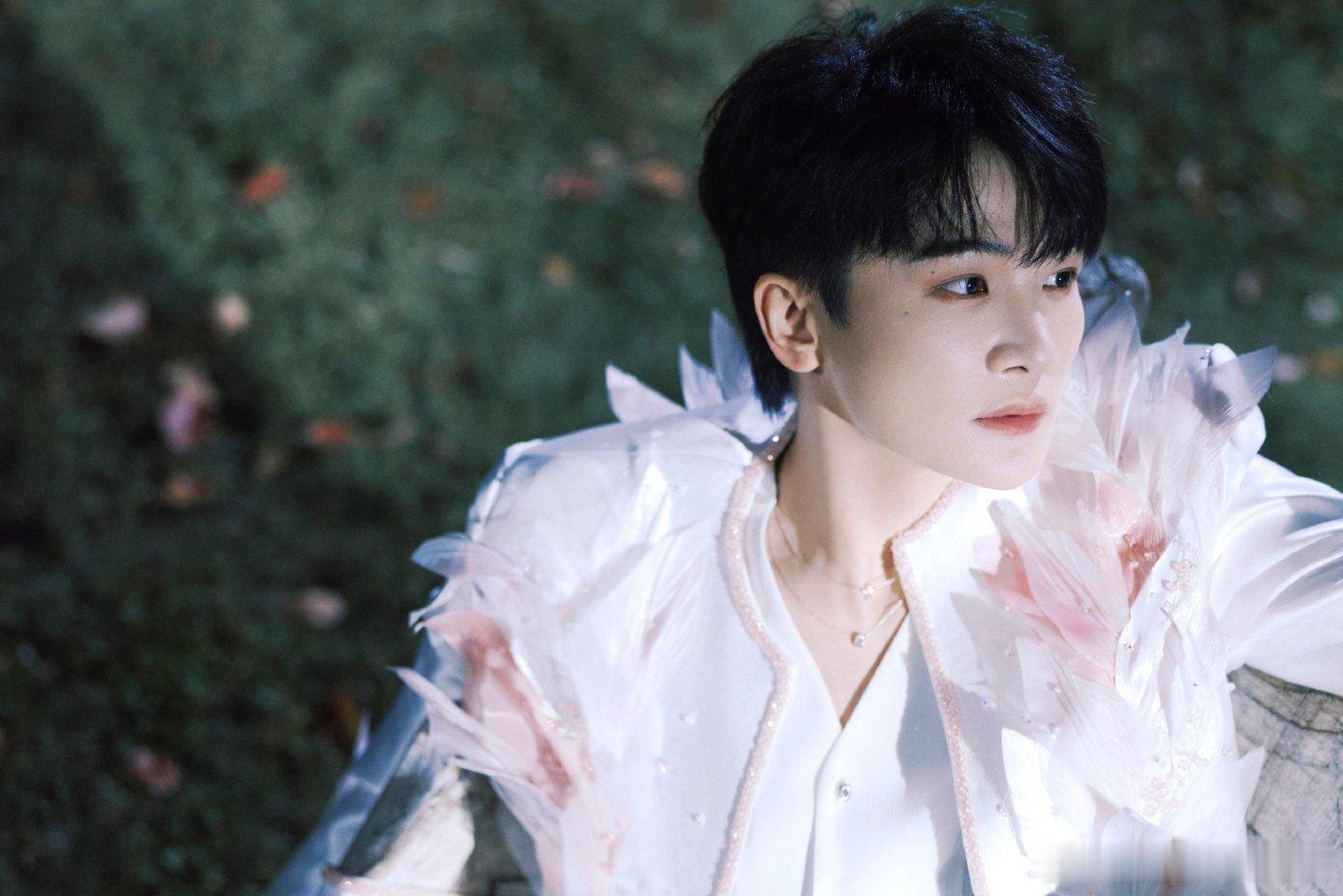 周深 1️⃣腾讯音乐由你榜❤️周深王者荣耀世界开服主题曲世界 闪耀的 星光，是你