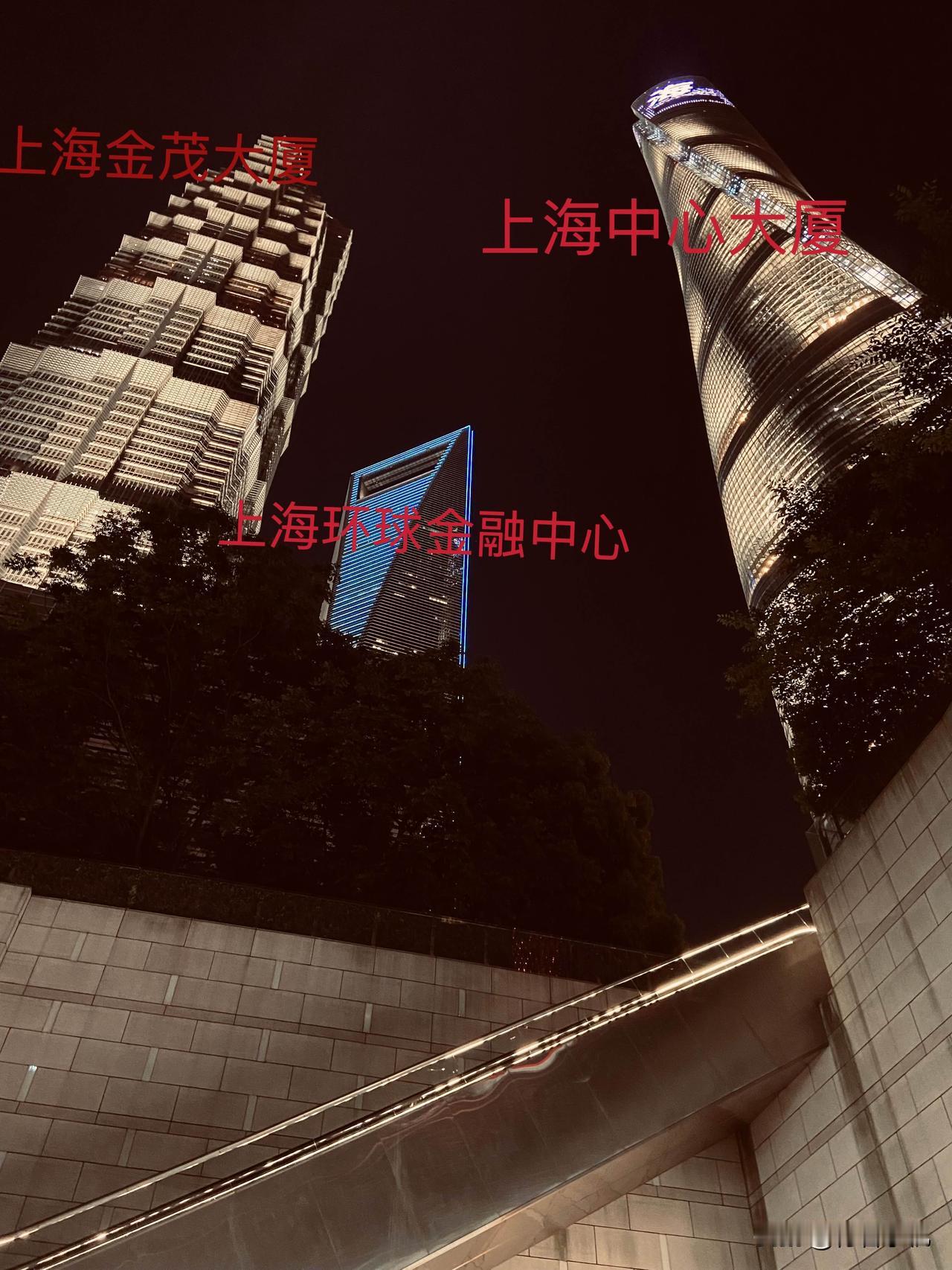 咱俩可真是想到一块儿去了！这是我之前拍的上海「三件套」夜景，巧不巧～[捂脸]