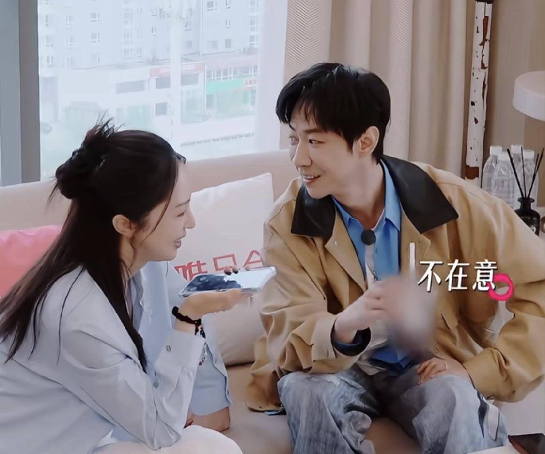 董璇和张维伊聊婚礼策划，咋那么好笑呢……他俩结婚需要一个婚礼策划。

张维伊说他