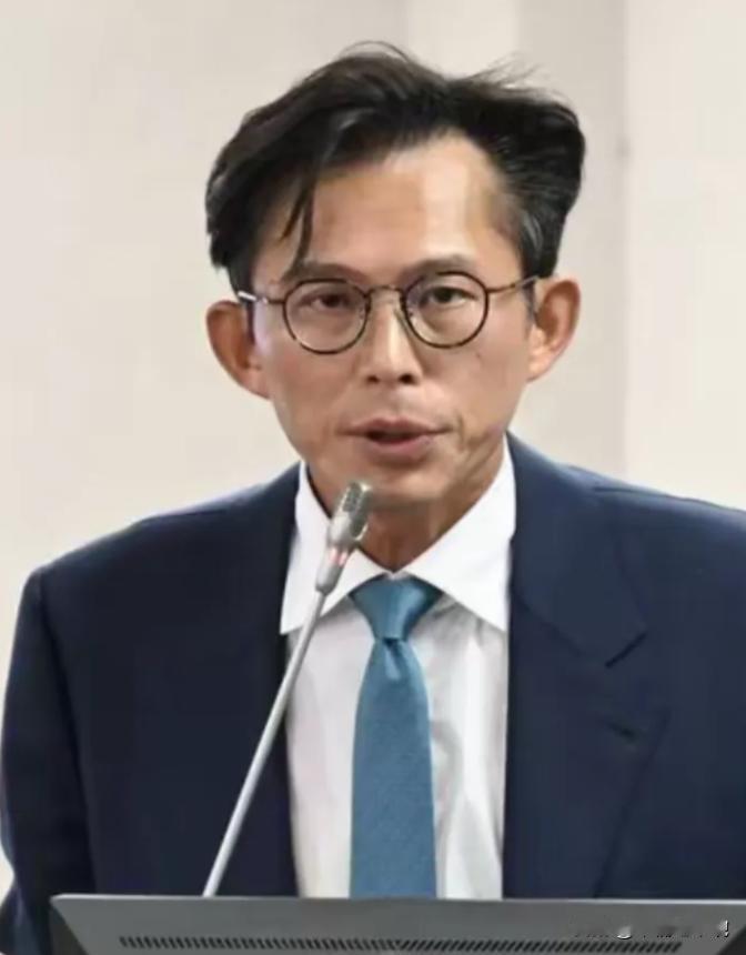 黄国昌人设彻底崩了！ 一趟日本之行，没给民众党镀金。 反倒把自己钉在了投机政客的