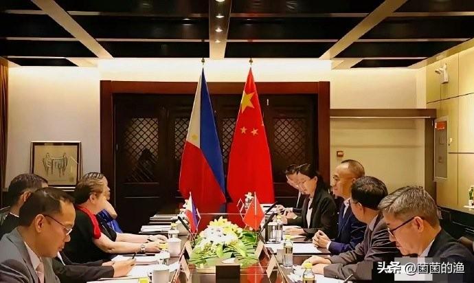 菲律宾狮子大开口：一边在南海“偷油”，一边伸手跟中国要“粮草”？这算盘打得，隔着