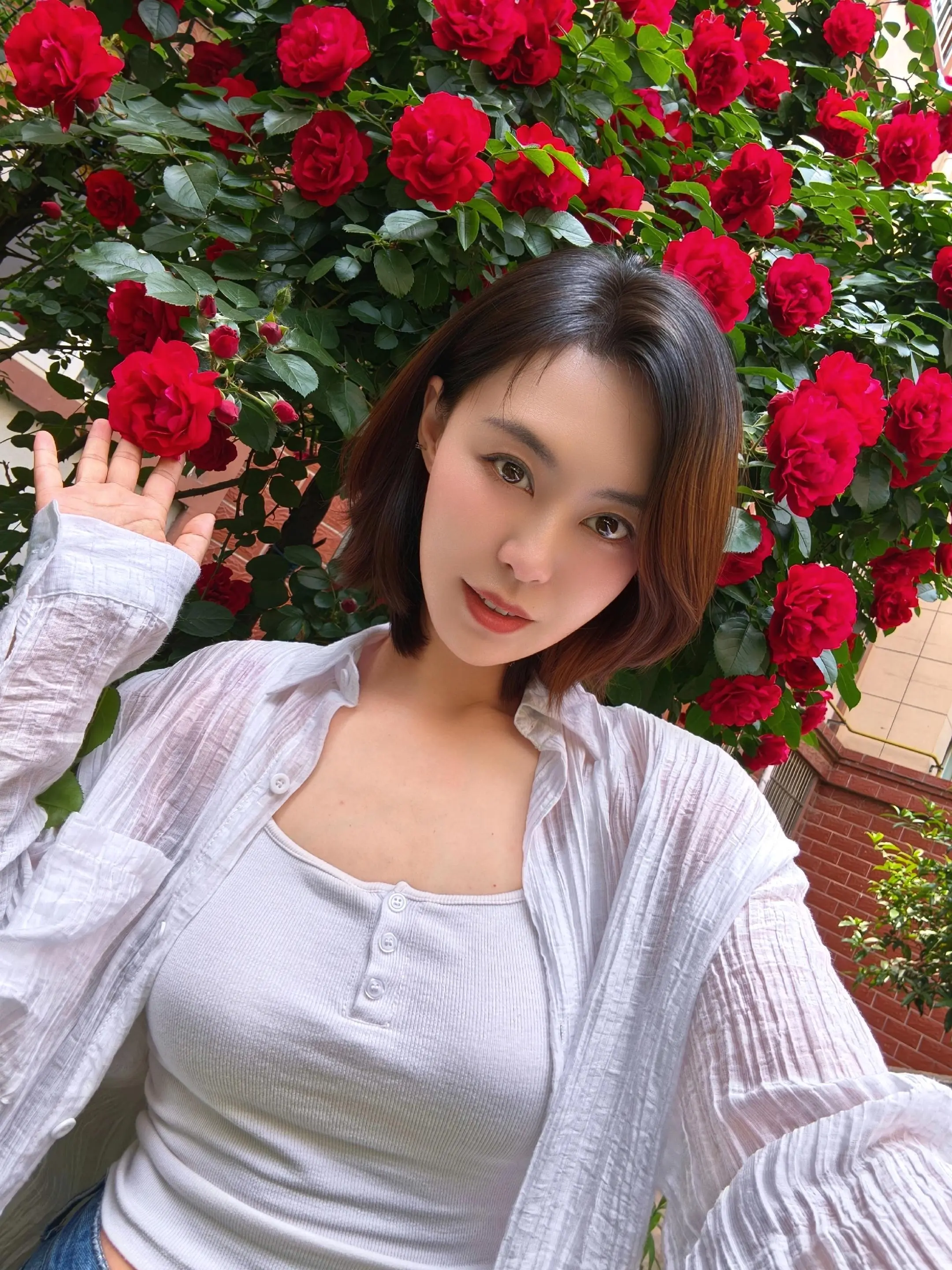 这个世界好奇怪，把活着的人往死里逼又劝要死的人好好活着.