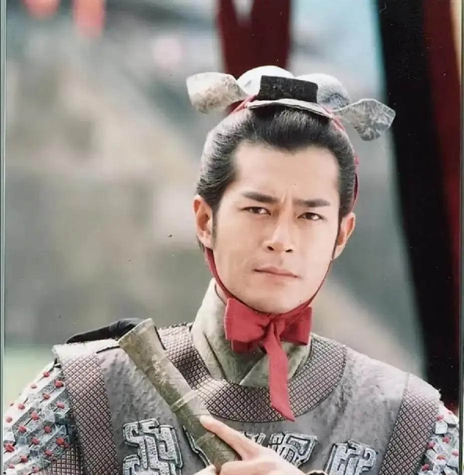 一个演员，用23年时间，只为修正一场戏的结局。
2001年，片场。
古天乐高烧4