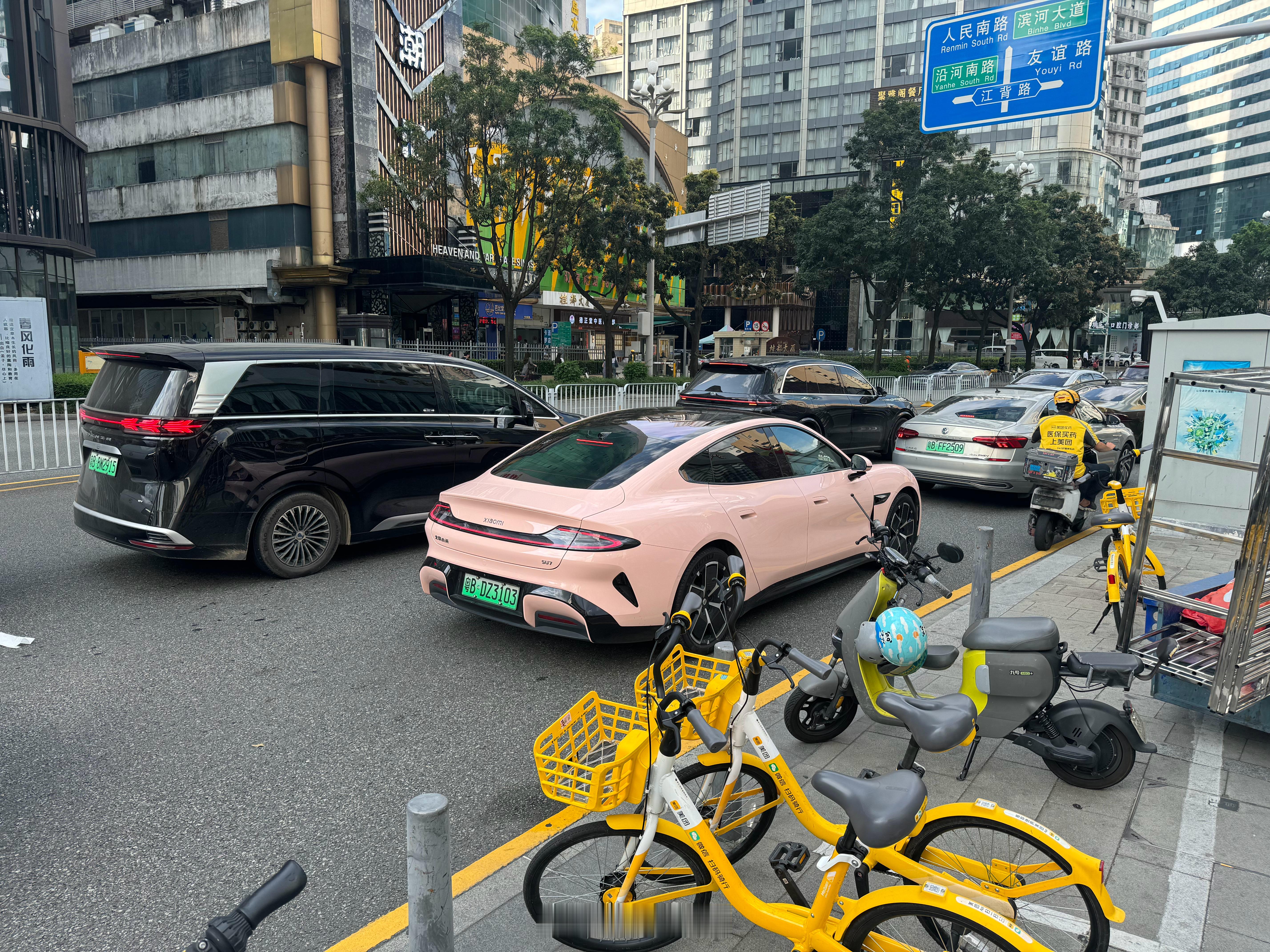 这个颜色的小米Su7你们觉得怎么样[doge]小米汽车[超话] ​​​