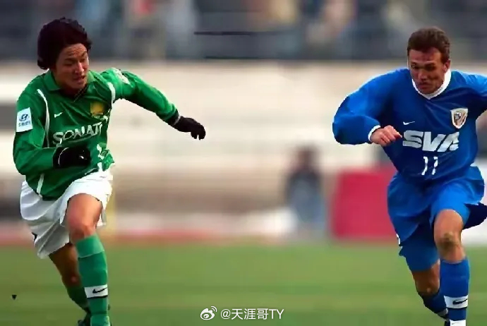 49岁前中超球员送外卖昔日健力宝青年队、北京国安后卫邱忠辉，如今在青岛街头送外卖