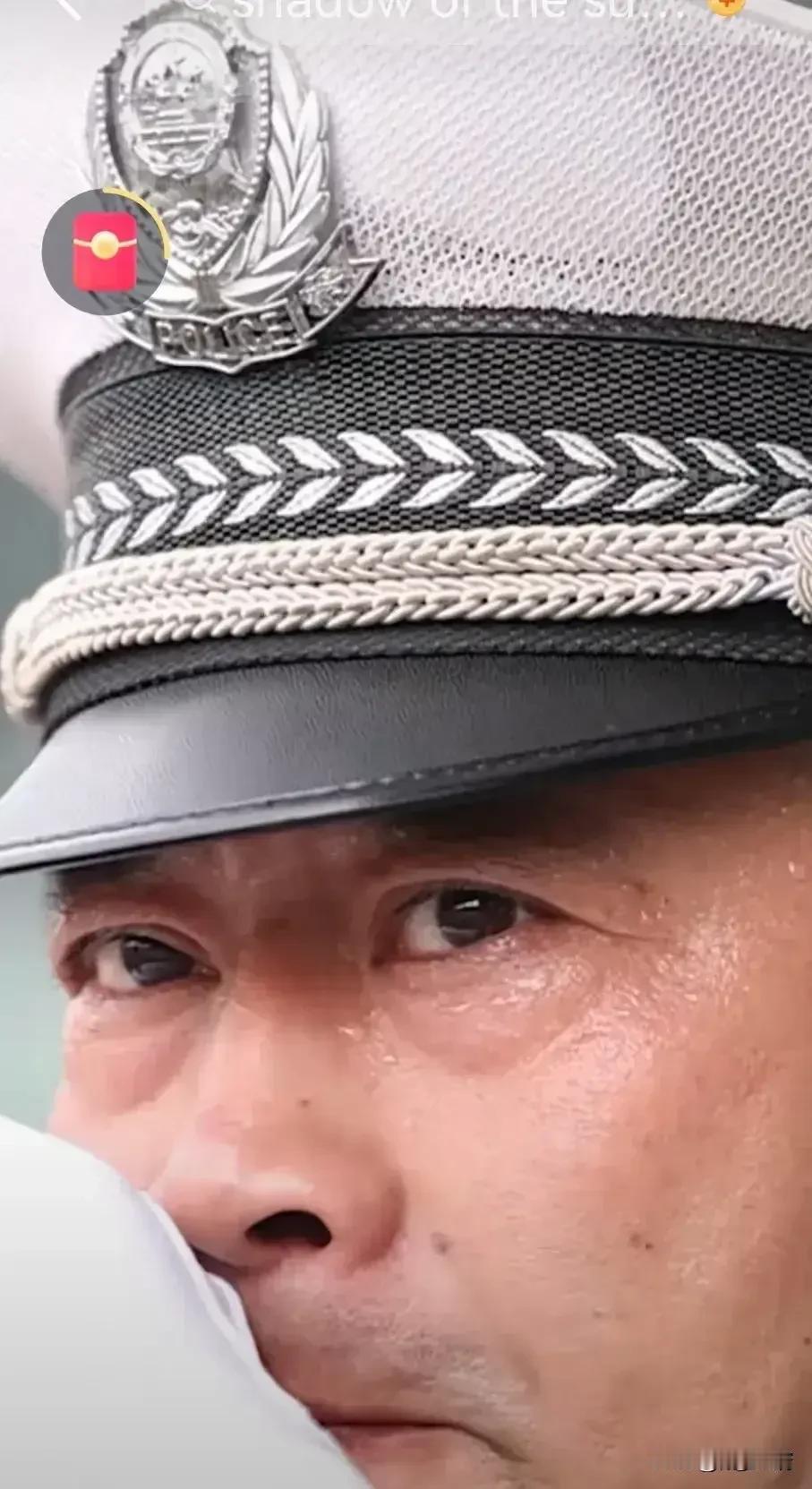 交警的辛苦，人们是看得到的，可是他们的五险一金高温补贴该有的，他们都能够拿得到，
