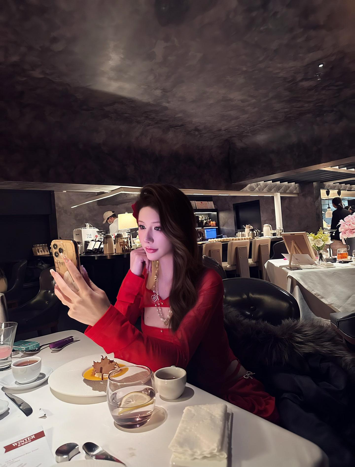 和你去过的餐厅我没和他去过 因为 他比你有钱