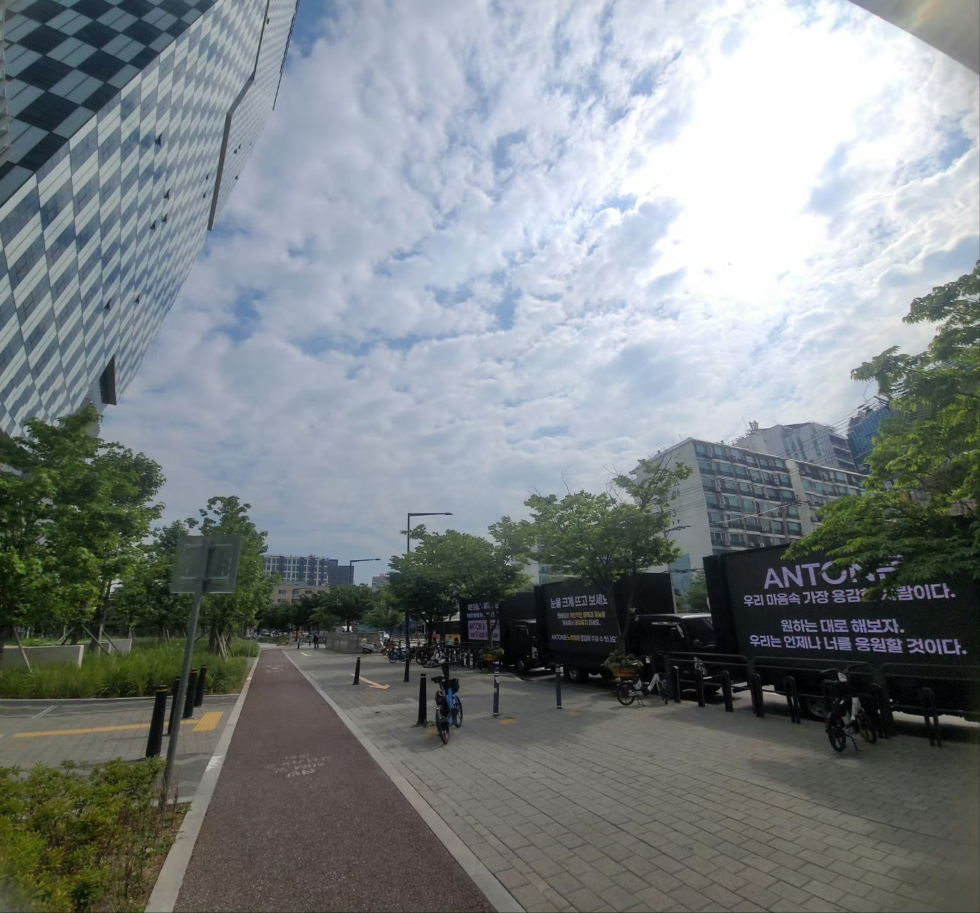 很速度，anton粉丝今天卡车🚚维权了这次回归主打曲MV总计10秒镜头和6秒单