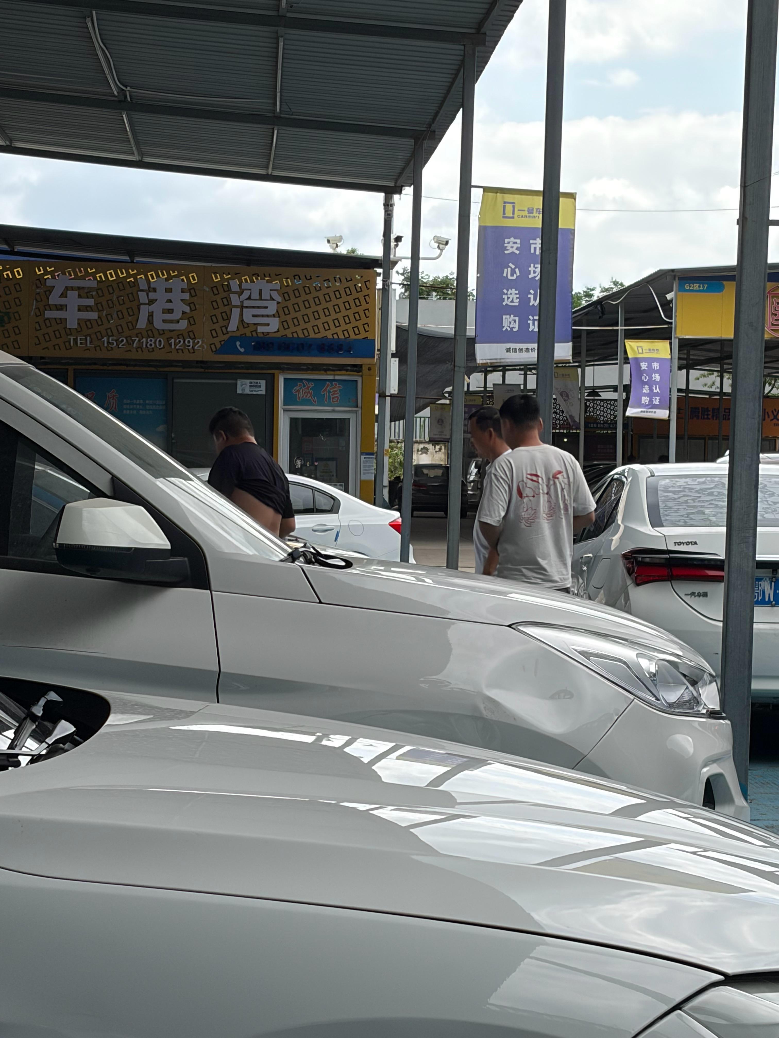感觉车市复苏了，今天好多客户来看车 武汉·一号车市