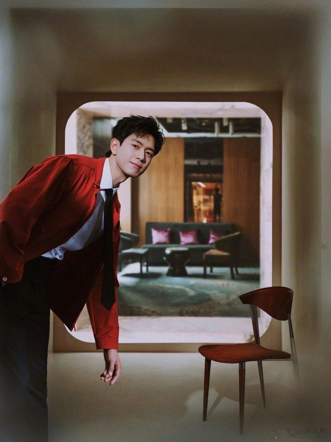 李现用自己的摄影作品做背景图 被李现的仪式感暖到了！他把亲手定格的晨光暮色、花鸟