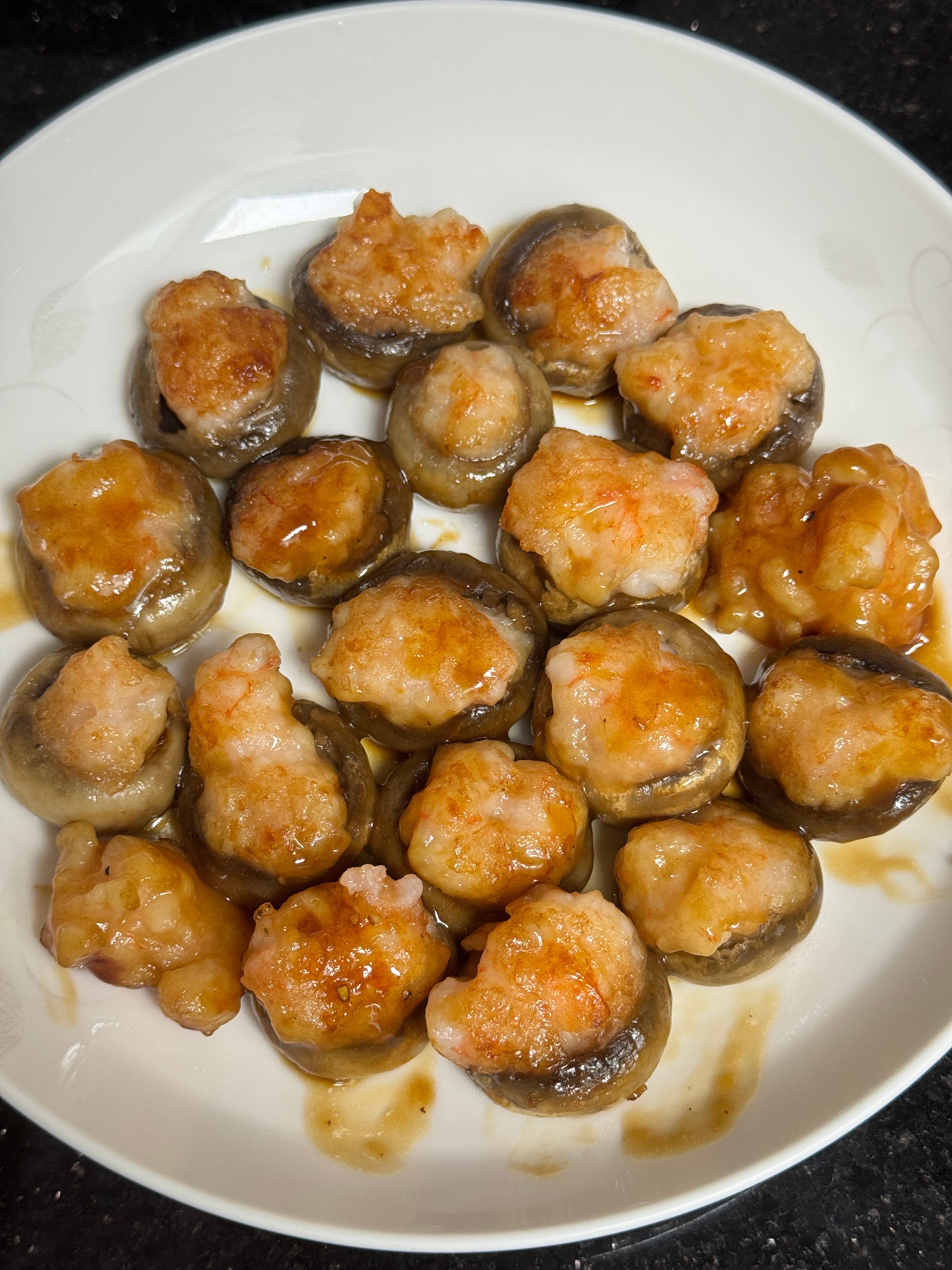 第一次做口蘑虾滑 好吃好吃😋独加记一