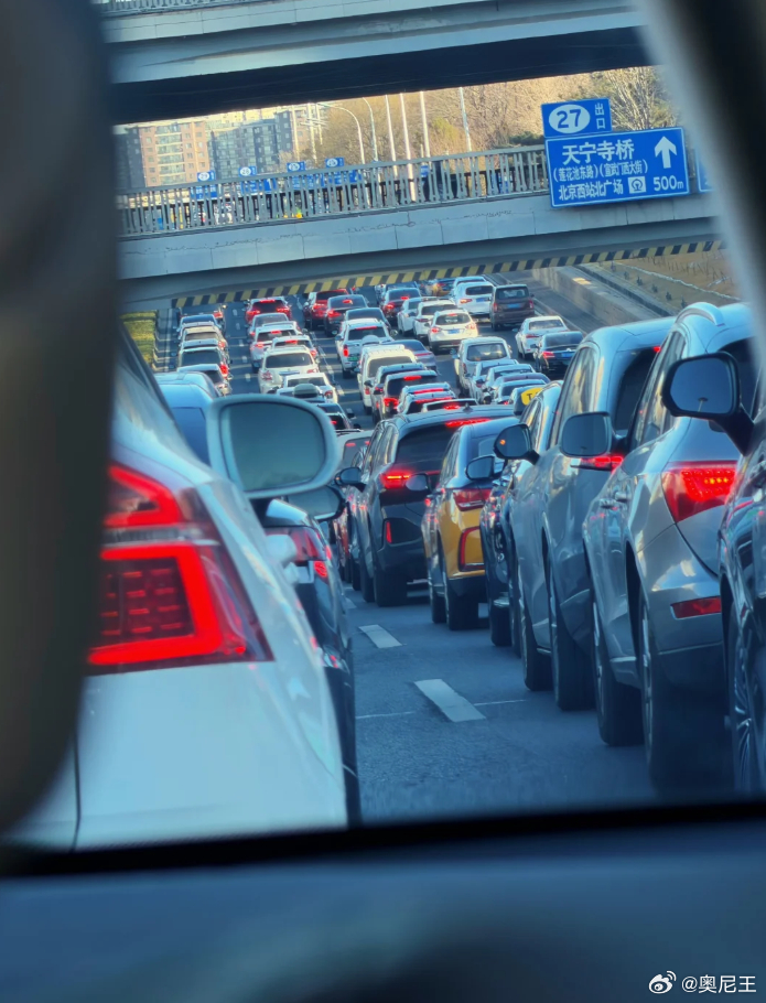 没有人能和早晚高峰的二环和解！ 