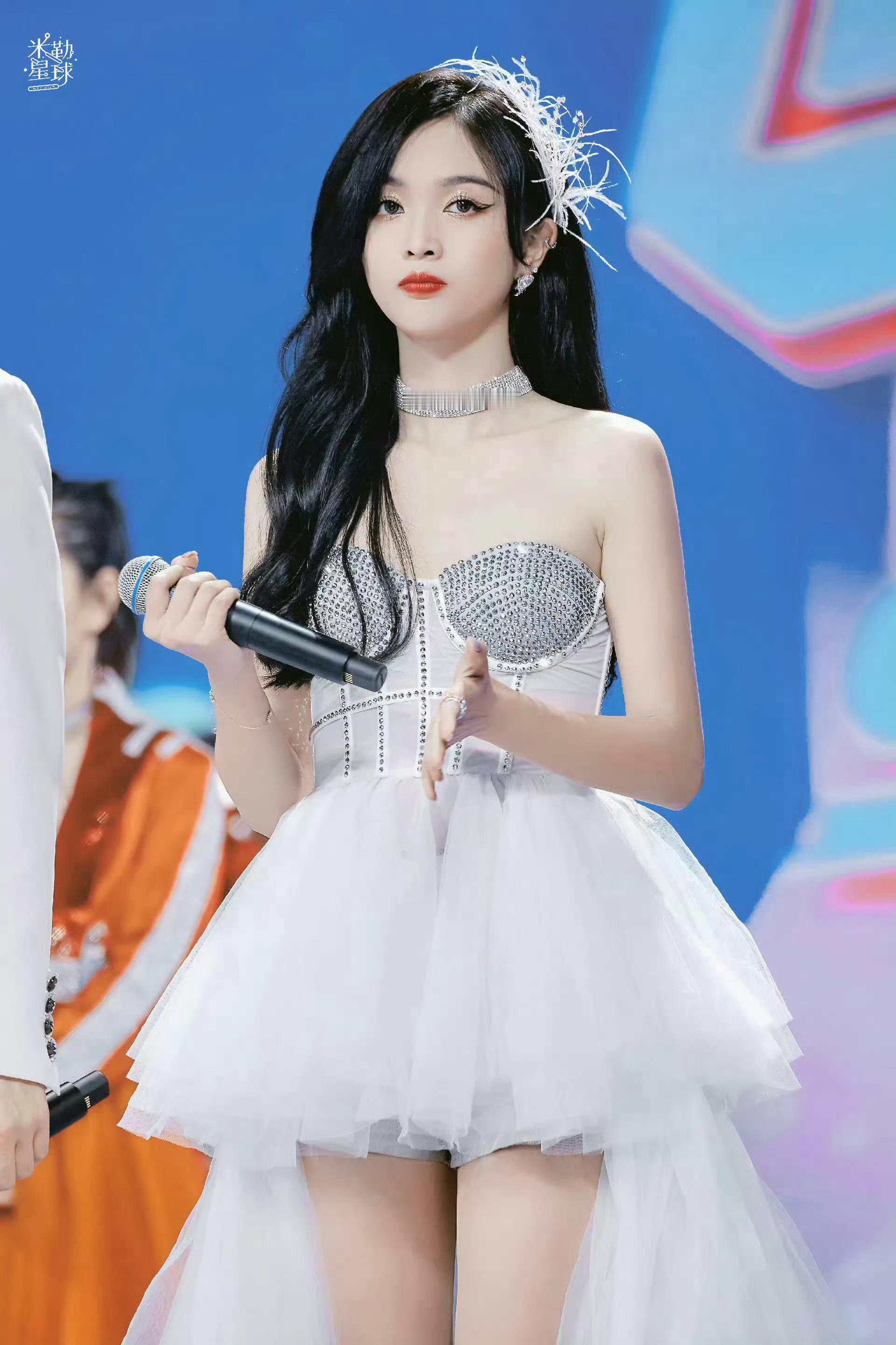 吴宣仪爱上另一个我 💙吴宣仪叶星星 【200817   |   818苏宁晚会