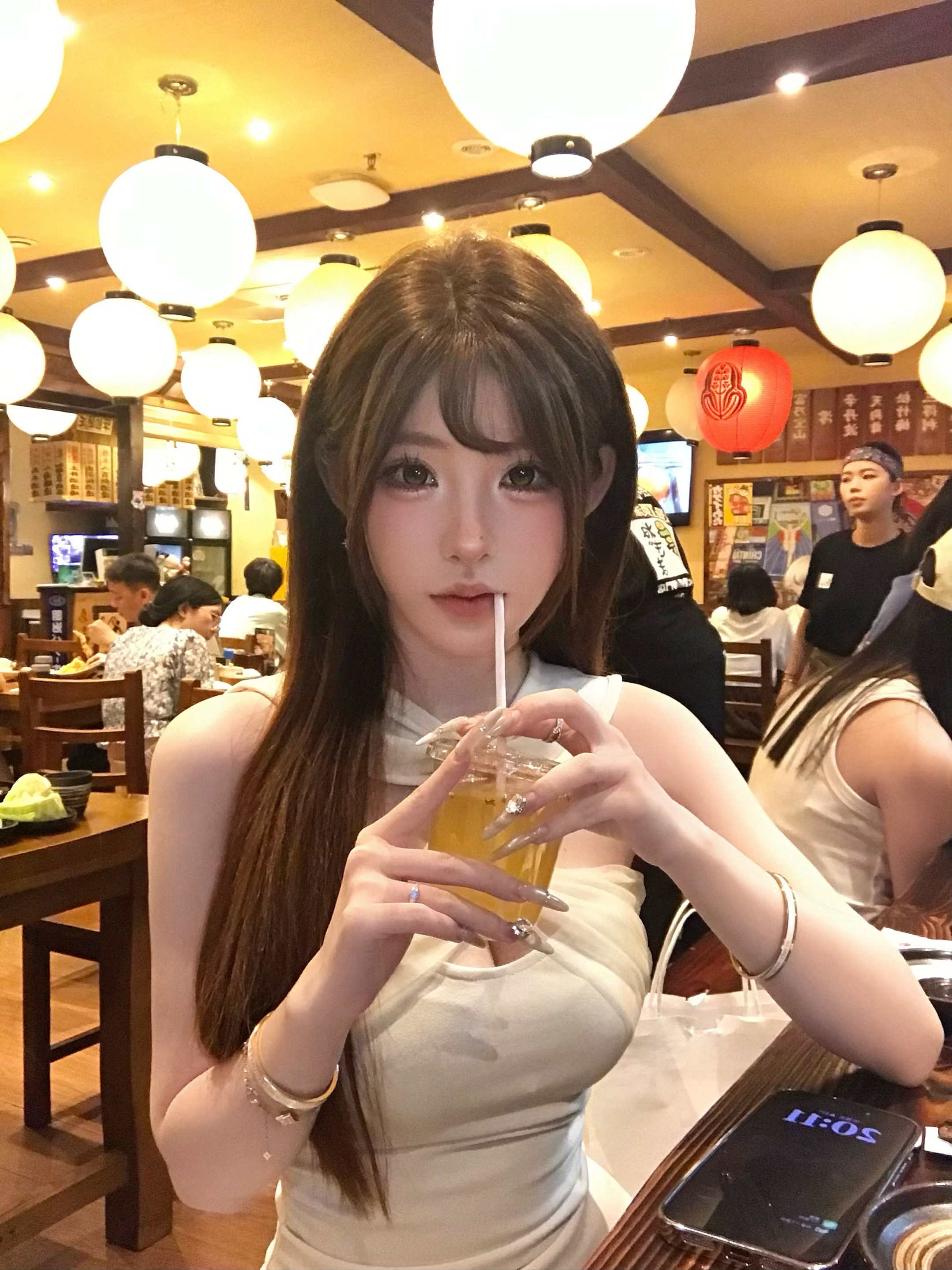 一滴泪还没有一滴尿沉重，一滴尿落在任何人身上都会被在乎 ​​​