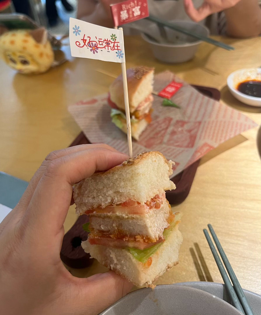 莫把他人的情绪当作你的问题莫让他人的负面情绪进入你的能量系统。修心养面进化圈