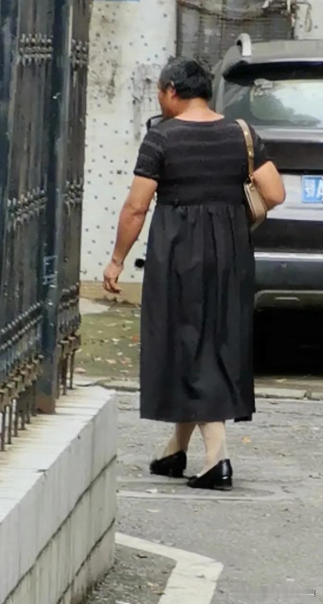今天遇到一个一言难尽的人跟我问路，用经理的话说是男不男女不女的阴阳人[捂脸]
