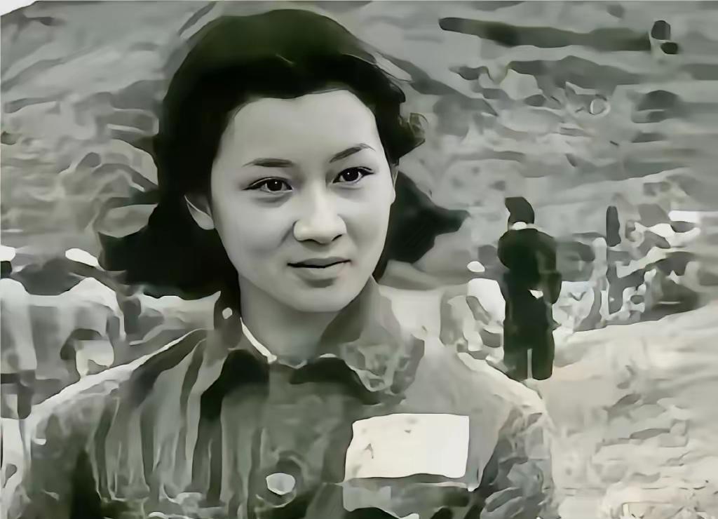 1935年5月，福建清流县秋口刑场，国民党刽子手狞笑着将尖刀刺入黄富群的胸膛，剖