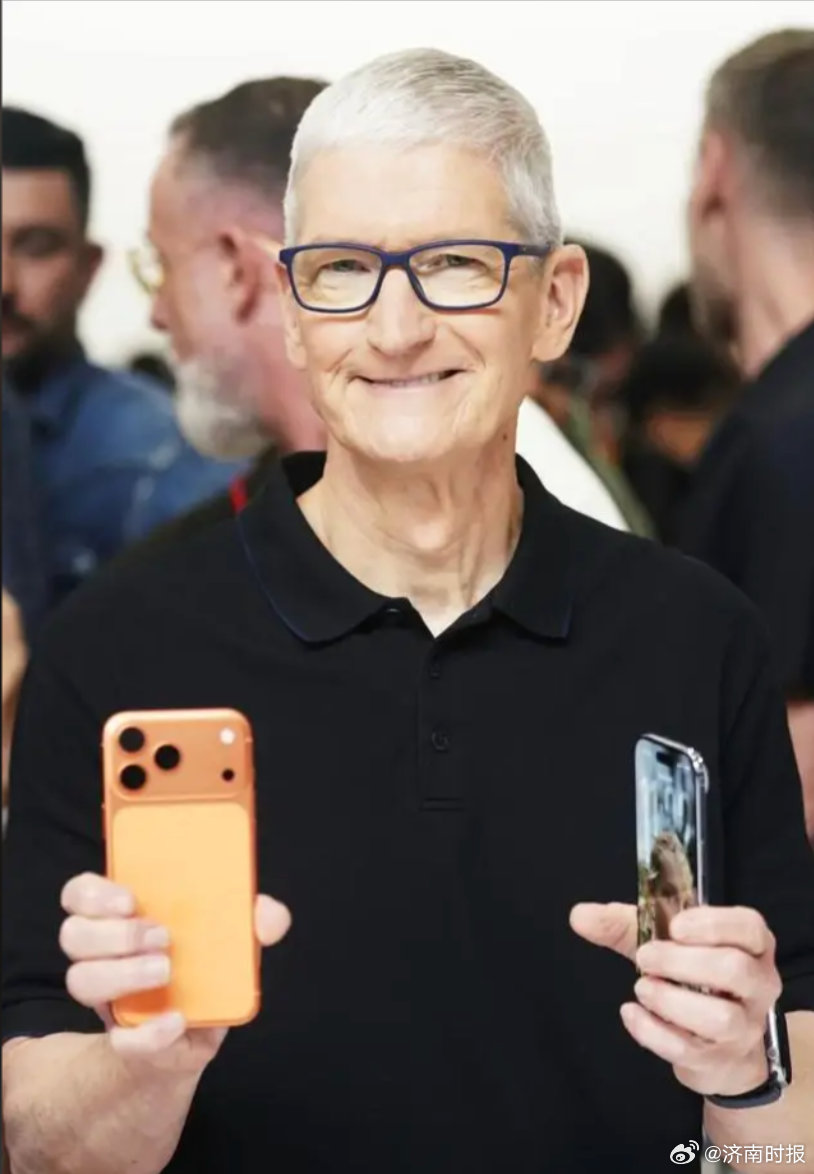 #苹果股东大会未谈及折叠手机#【#库克年薪超7400万美元# 】 财联社2月25