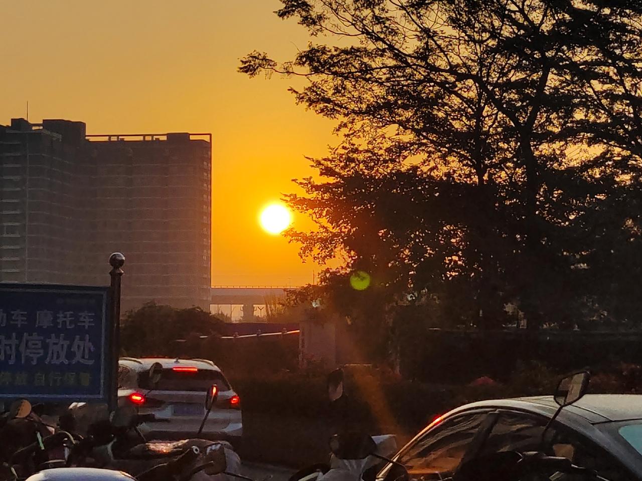 摸索了好久才搞懂头条流量密码！
哪是什么高深技巧
无非就是勤去别人主页串串门
唠