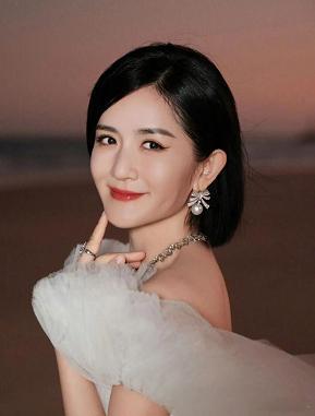 为什么谢娜现在那么惹人反感，让张杰掉粉很多 感觉谢娜天生有着一个做生意的圣体一样