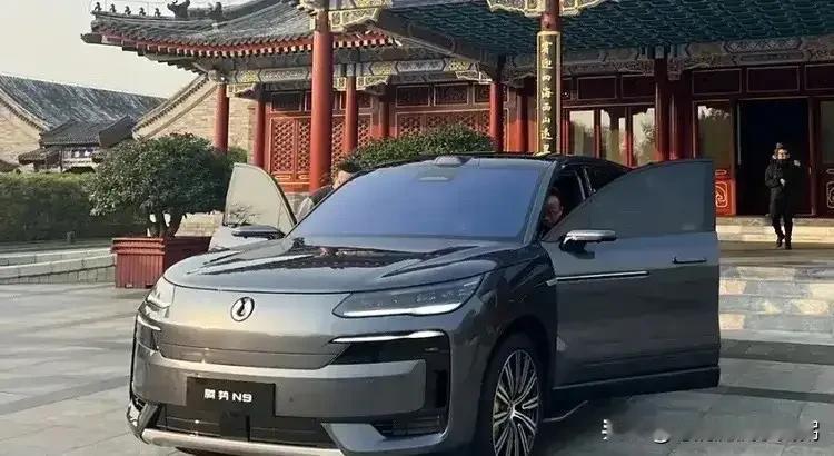 不管你信不信，这就是活生生的现实啊！

2014年比亚迪卖出了43.77万辆车，