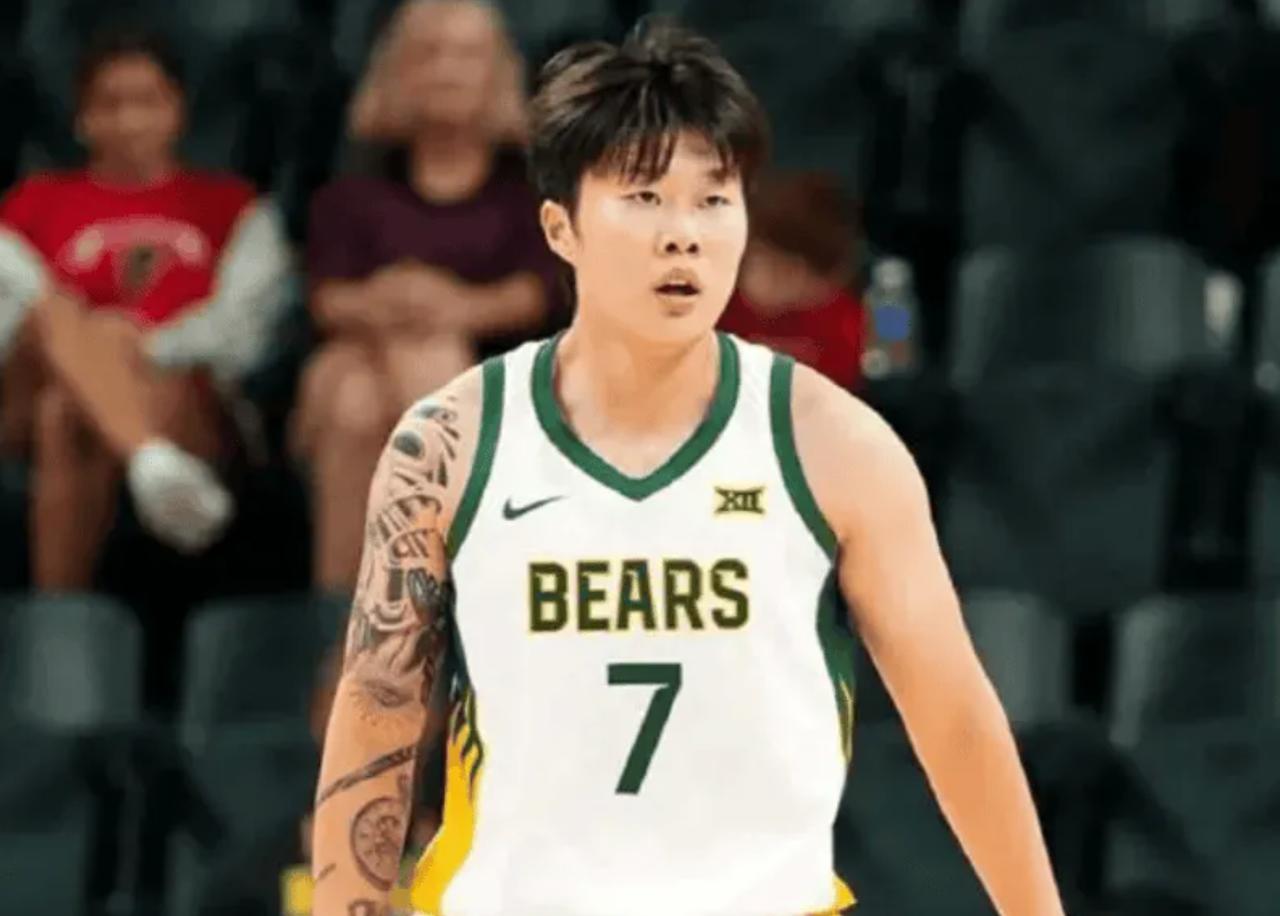 厉害！NCAA女篮常规赛，中国女篮20岁超级新星，加时赛最后时刻，一条龙突破上篮