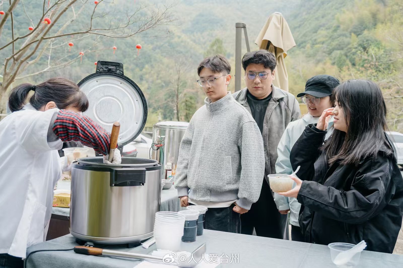 一场15公里的山野徒步把台州春天变得鲜活 从中津浮桥出发，把春天走成动词！15公