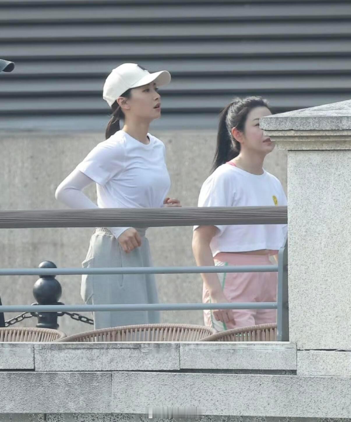 两部姐弟恋女主还有合照 