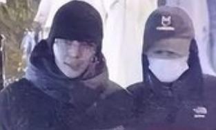 2026年3月18日晚，陈伟霆与何穗被拍到在北京街头挽手散步，这是两人自2025