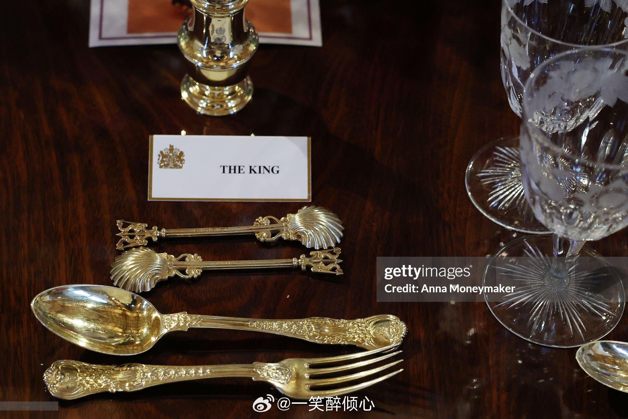 英国王室[超话] 2025年9月17日，国宴筹备工作到了最后装饰阶段，这次还多了