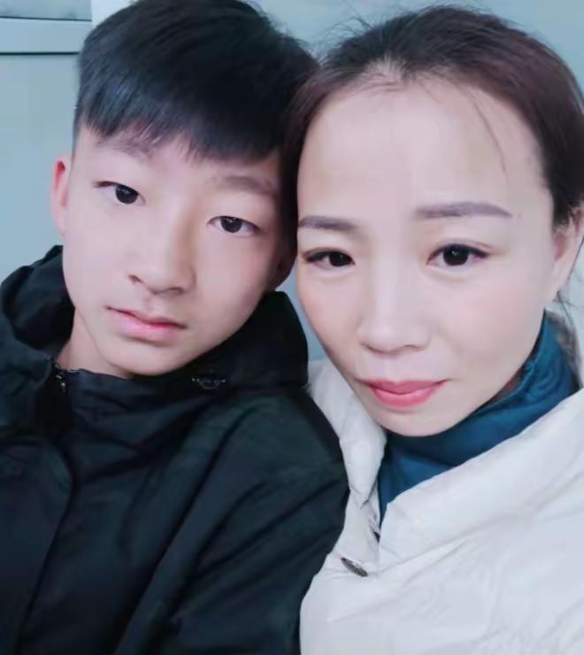 2019年11月30日，  河南1名15岁少
年，  他谎报自己17岁，倒挂下井