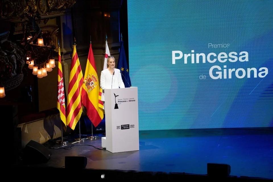 赫罗纳公主奖颁奖礼补图~~今天莱昂诺尔和索菲亚会先去参观恩普里斯考古遗址，然后和