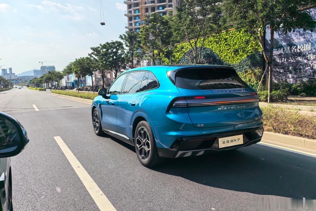 启境GX7定位“阔五座智能百变SUV”，名字上看的确实也赶上现在数码圈火热的“阔