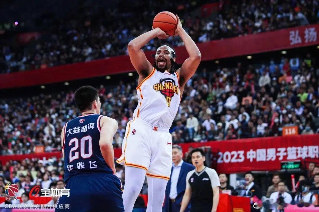 有外媒向我透露，广东给萨林杰开出的年薪达到180万美元。如果准确的话，算得上大手