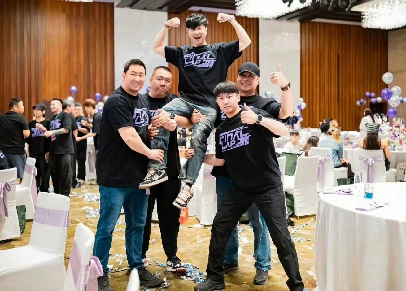 林俊杰  🌀  林俊杰jj20世界巡回演唱会 真的像个小手办捏，是谁又怀念演唱