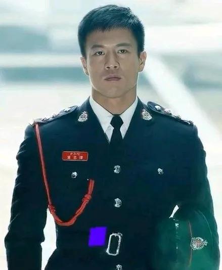安志杰是一个集帅，酷，痞一身的男人，在他身上集聚了男人所有的优点，身体高大伟岸，