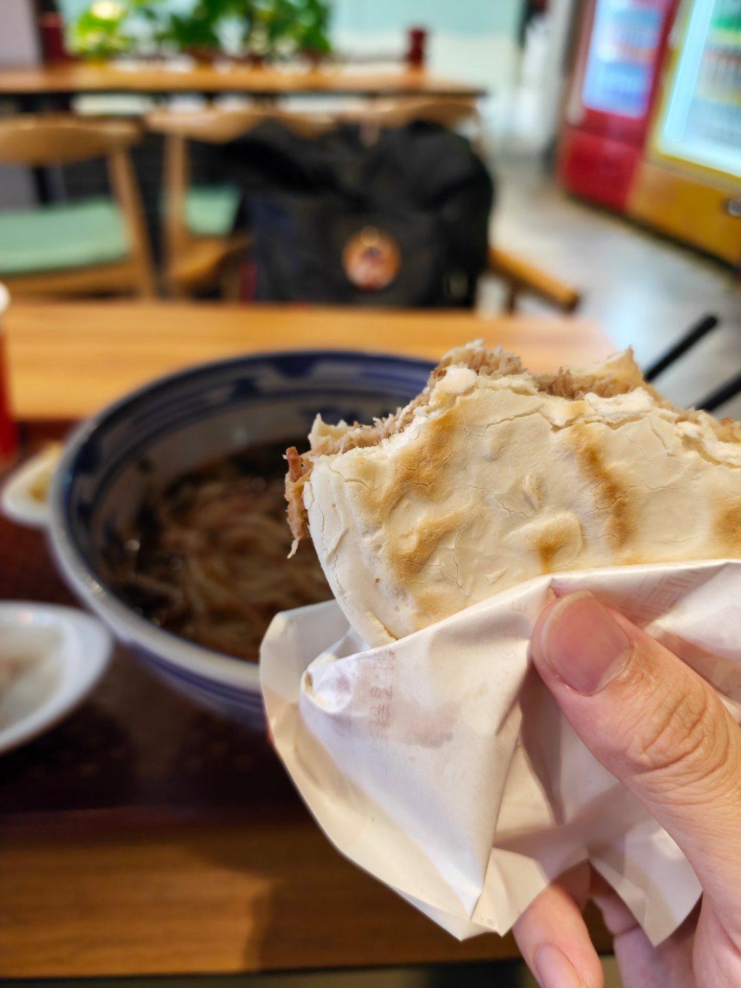 这样吃会不会被人锤啊 ​​​