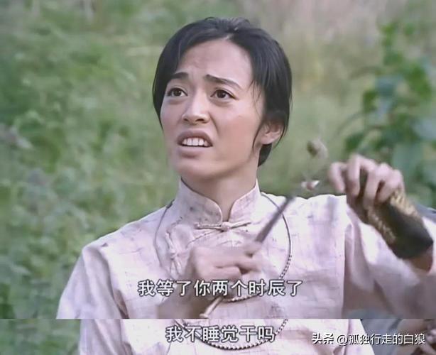 潜伏中翠萍本来想撤退，结果又让陆桥山给送回来了

余则成反应很快，见陆桥山带着翠