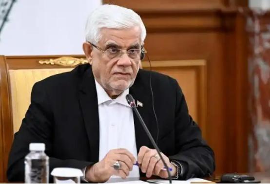 4月14号伊朗第一副总统阿雷夫，在社交平台上开骂：“美国白宫现在啥也不是，就是给