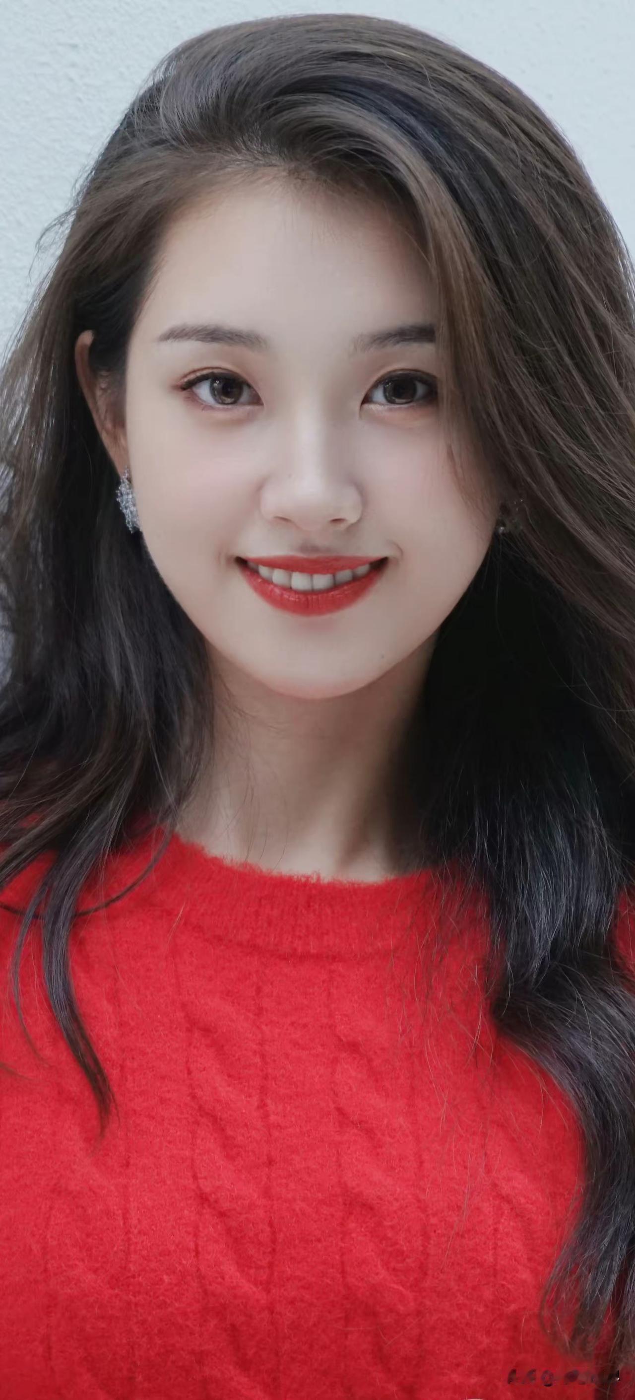 国泰民安脸，
端庄大气风！
国泰民安脸 郭宇欣 甜美端庄 谁最红 短剧女王