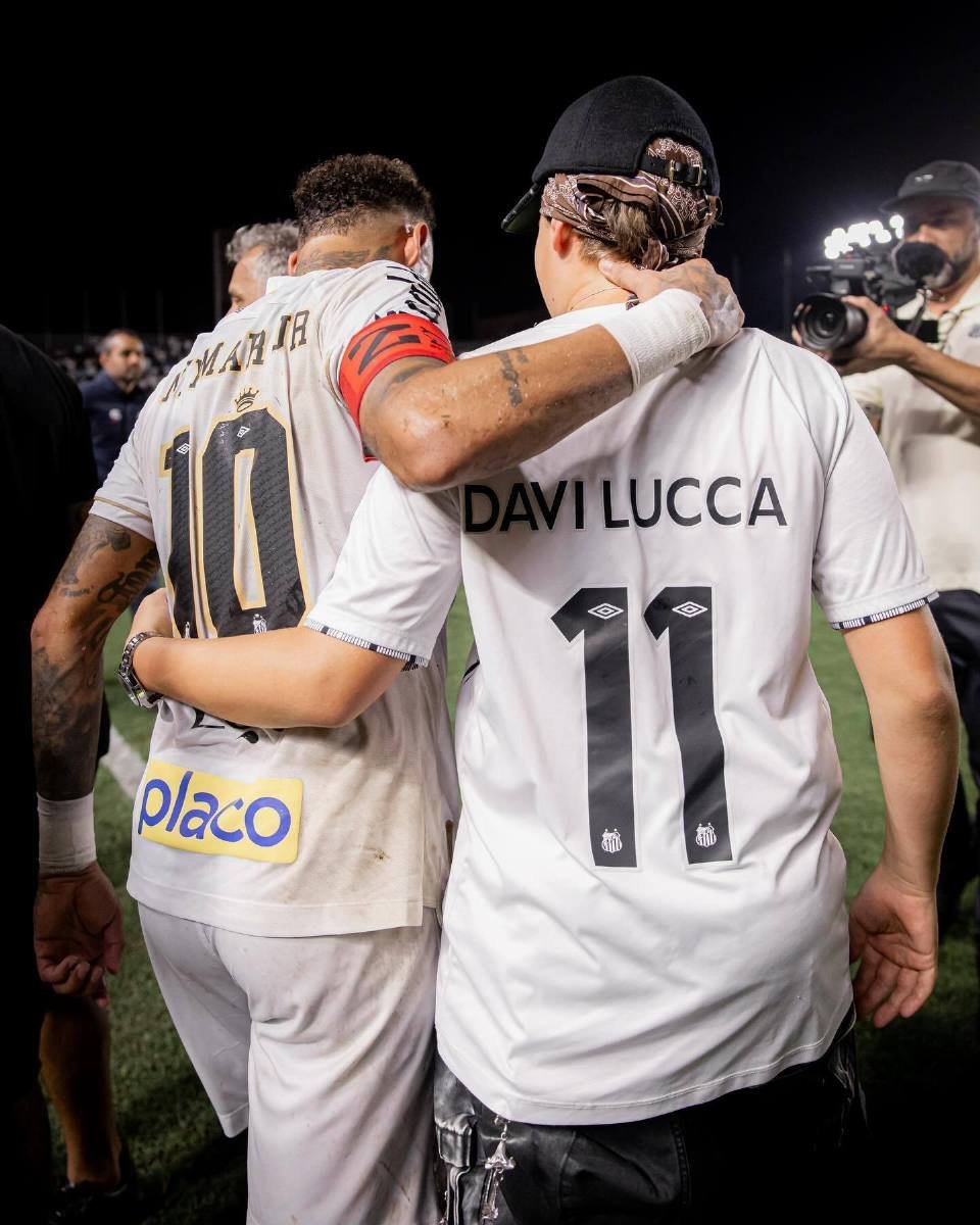 内马尔 父子背影