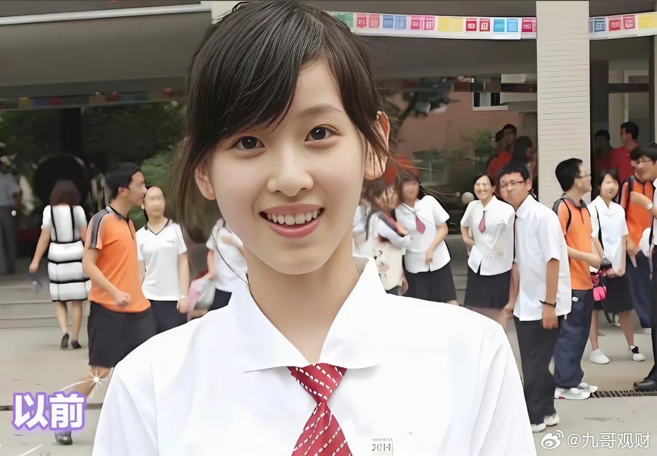 看了章泽天对何超琼的采访，忽然发现何女士也挺美的，原来她年轻的时候也挺好看，大家