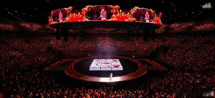 张杰演唱会上教粉丝跳舞杰哥的宠粉名场面再添一员！演唱会上沉浸式教粉丝跳舞，全程微