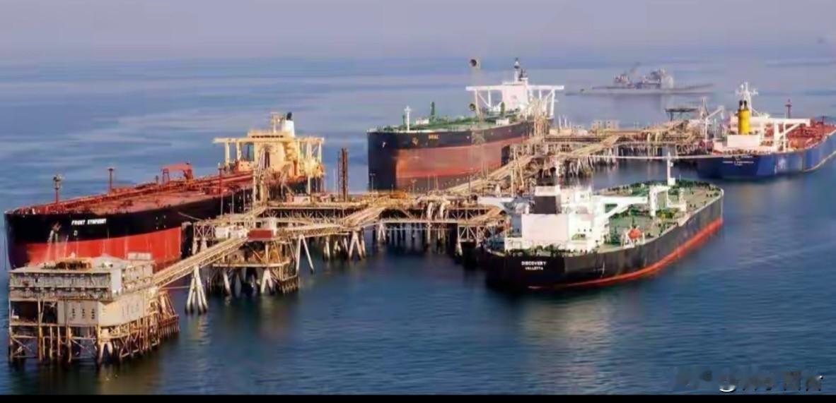 美国再次拦截油轮！

11月21日，美国再次在委内瑞拉附近的海域拦截一艘油轮。这