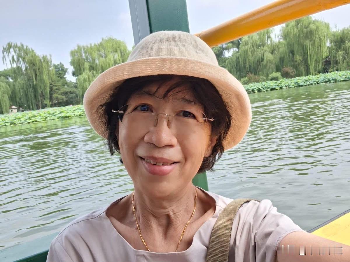 柯文哲妻子陈佩琪今（1日）在脸书再次发文表示，去上海、杭州、北京旅游一周 ，要花